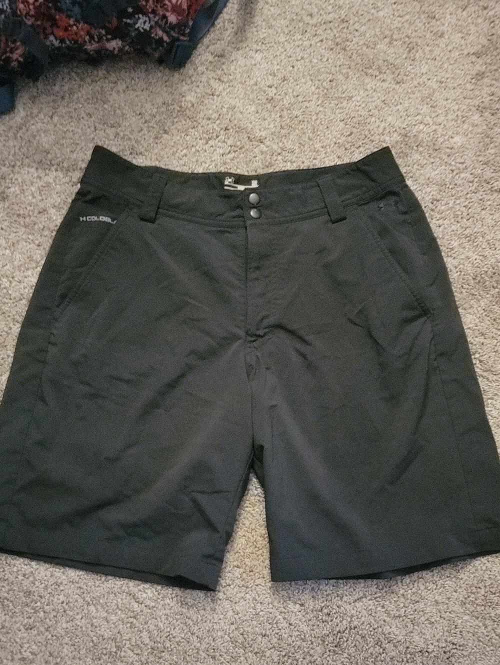Under Armour black men's shorts size 32